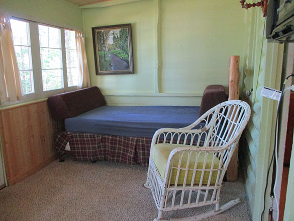 Cabin 2: Bedroom 2