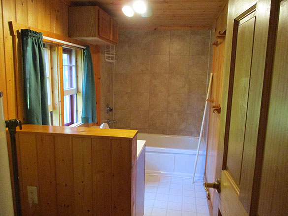 Cabin 4: Bathroom
