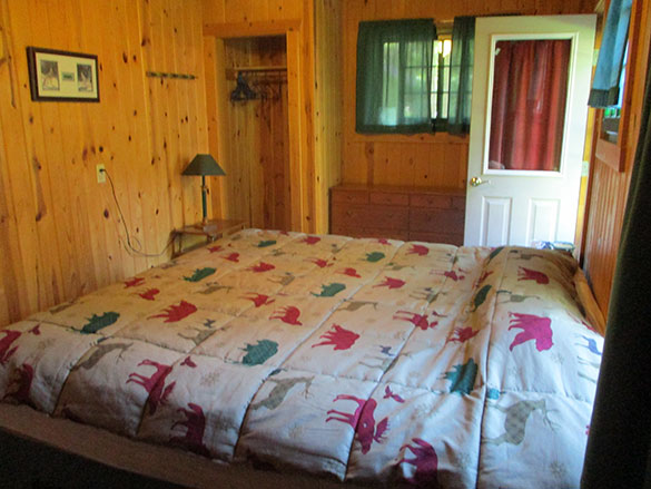Cabin 4: Bedroom 1