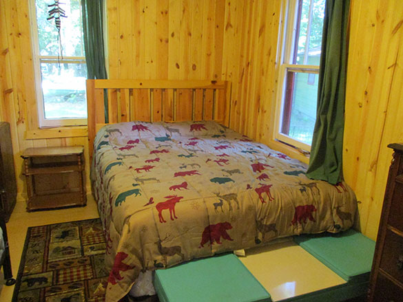 Cabin 4: Bedroom 2