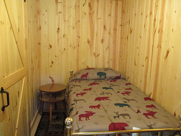 Cabin 4: Bedroom 4