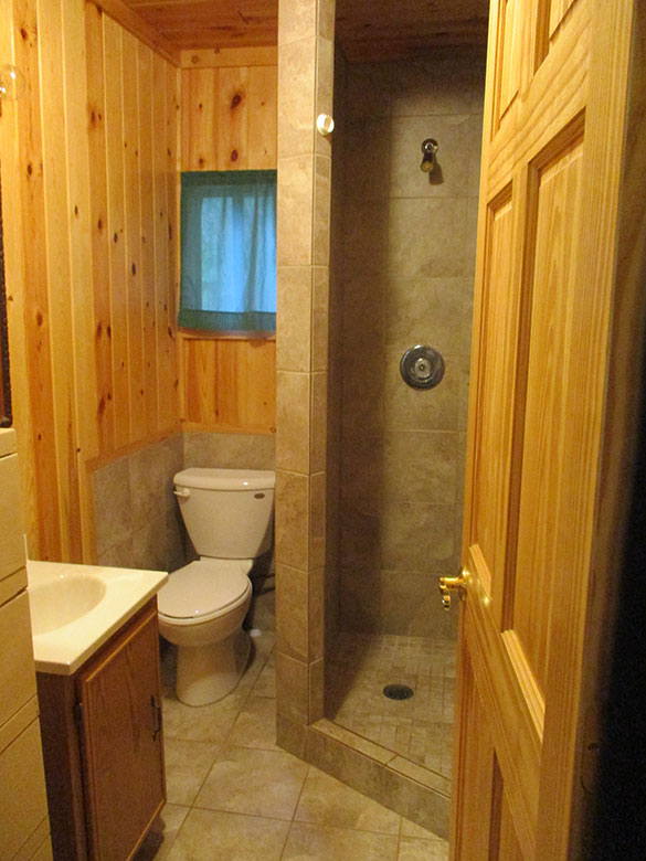 Cabin 5: Bathroom